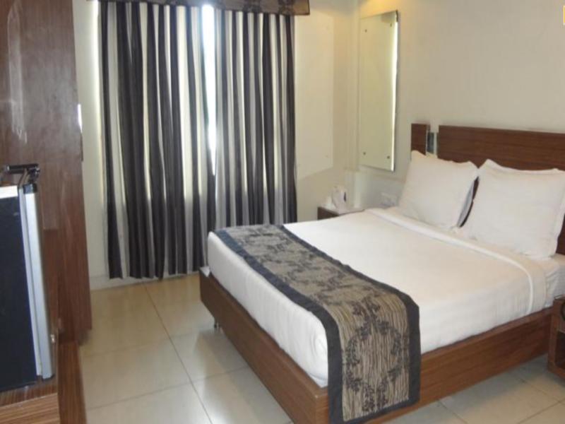 Hotel Sheela Shree Plaza Jhansi Bagian luar foto