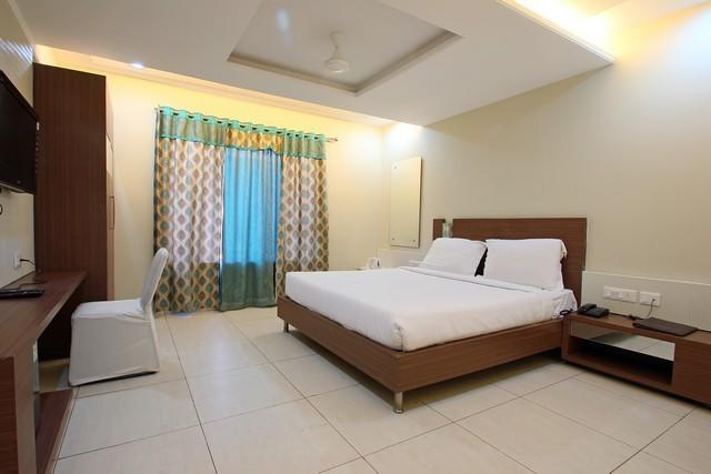 Hotel Sheela Shree Plaza Jhansi Bagian luar foto