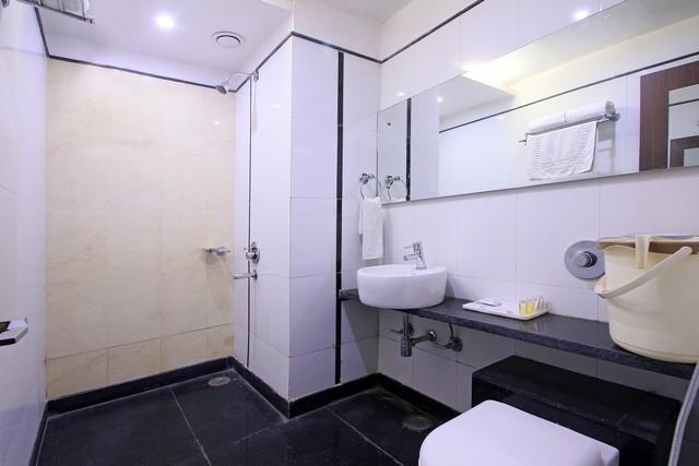 Hotel Sheela Shree Plaza Jhansi Bagian luar foto