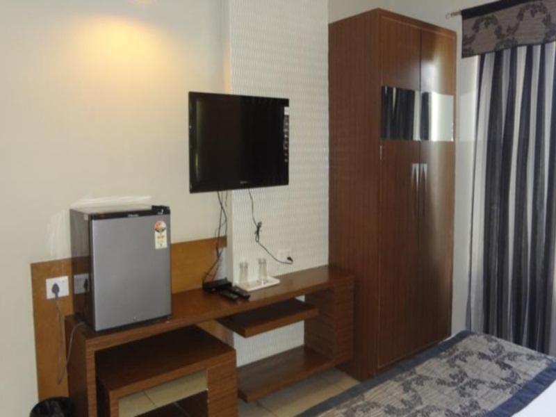 Hotel Sheela Shree Plaza Jhansi Bagian luar foto