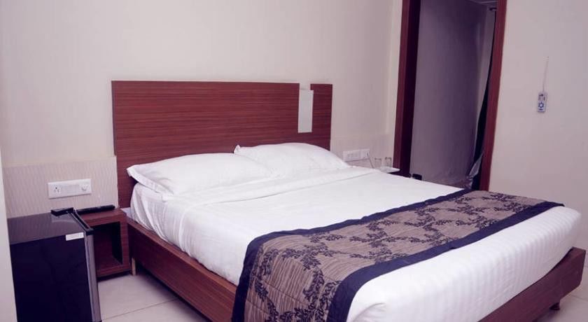 Hotel Sheela Shree Plaza Jhansi Bagian luar foto