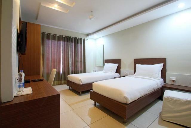 Hotel Sheela Shree Plaza Jhansi Bagian luar foto