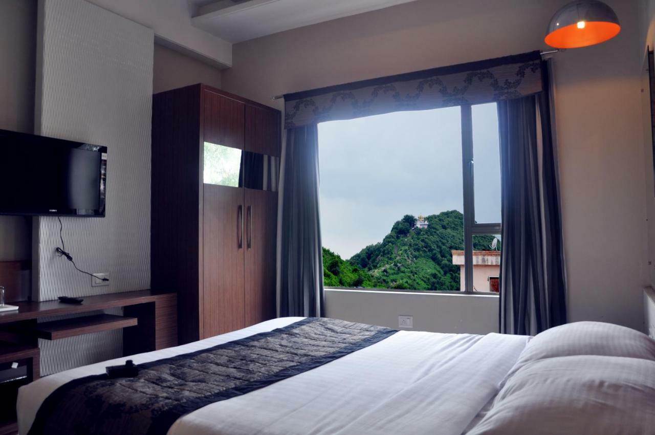 Hotel Sheela Shree Plaza Jhansi Bagian luar foto